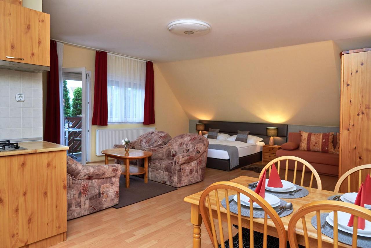 Apartman Brigitte Buekfuerdo Luaran gambar