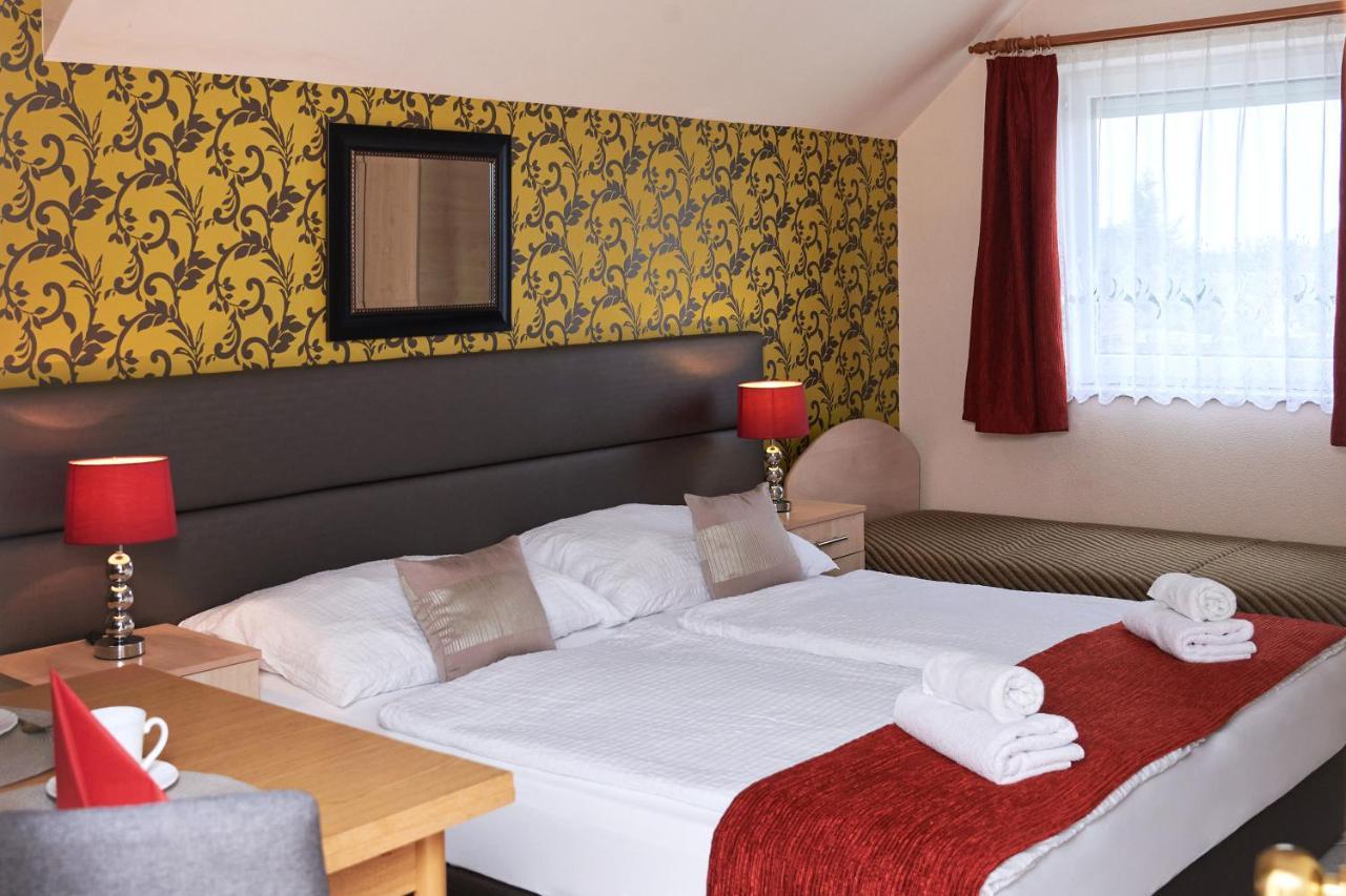 Apartman Brigitte Buekfuerdo Luaran gambar