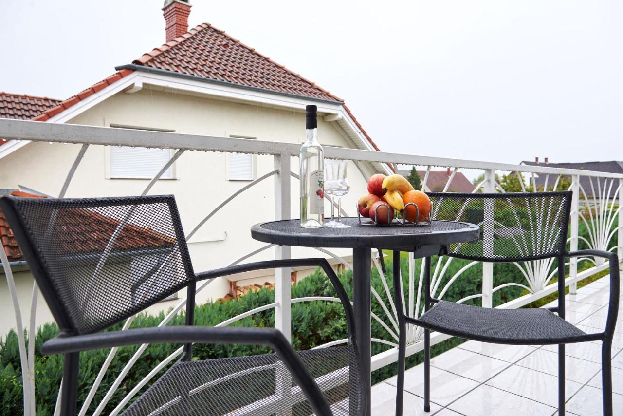 Apartman Brigitte Buekfuerdo Luaran gambar