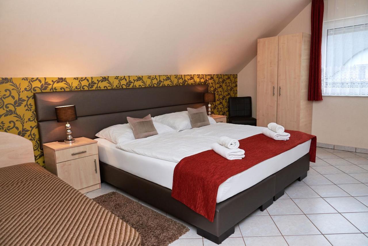 Apartman Brigitte Buekfuerdo Luaran gambar