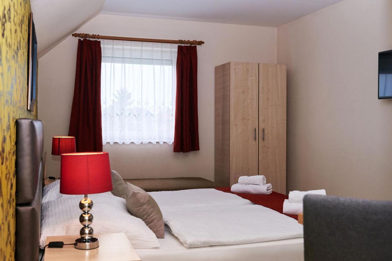 Apartman Brigitte Buekfuerdo Luaran gambar