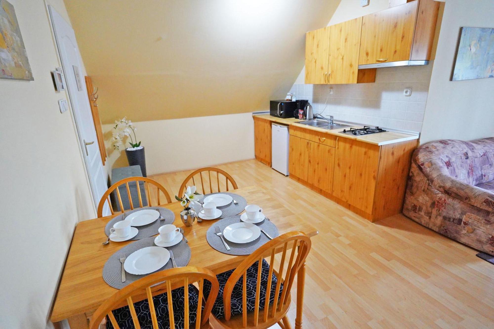 Apartman Brigitte Buekfuerdo Luaran gambar