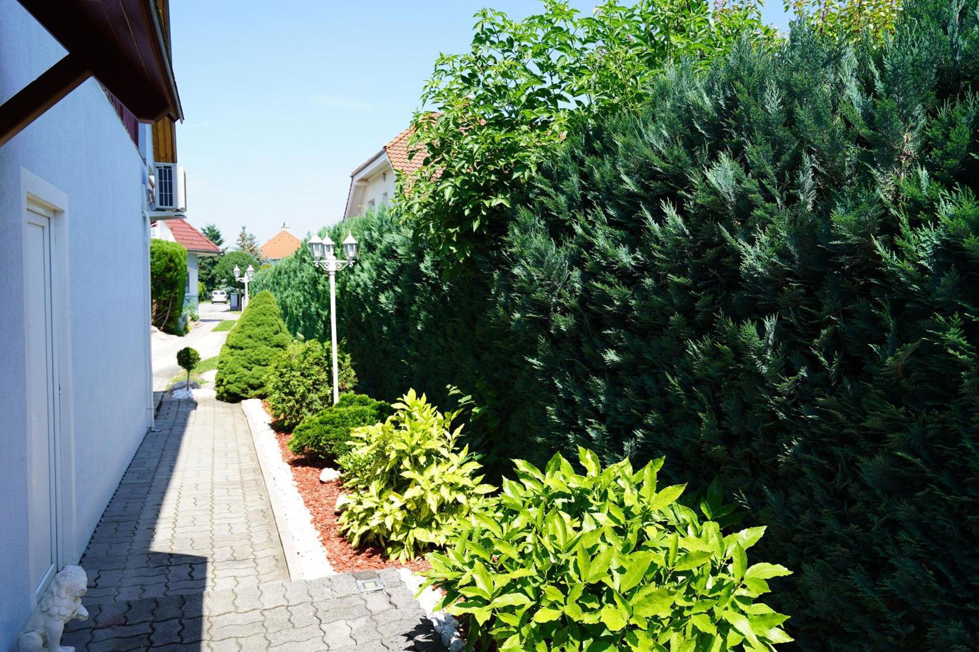 Apartman Brigitte Buekfuerdo Luaran gambar