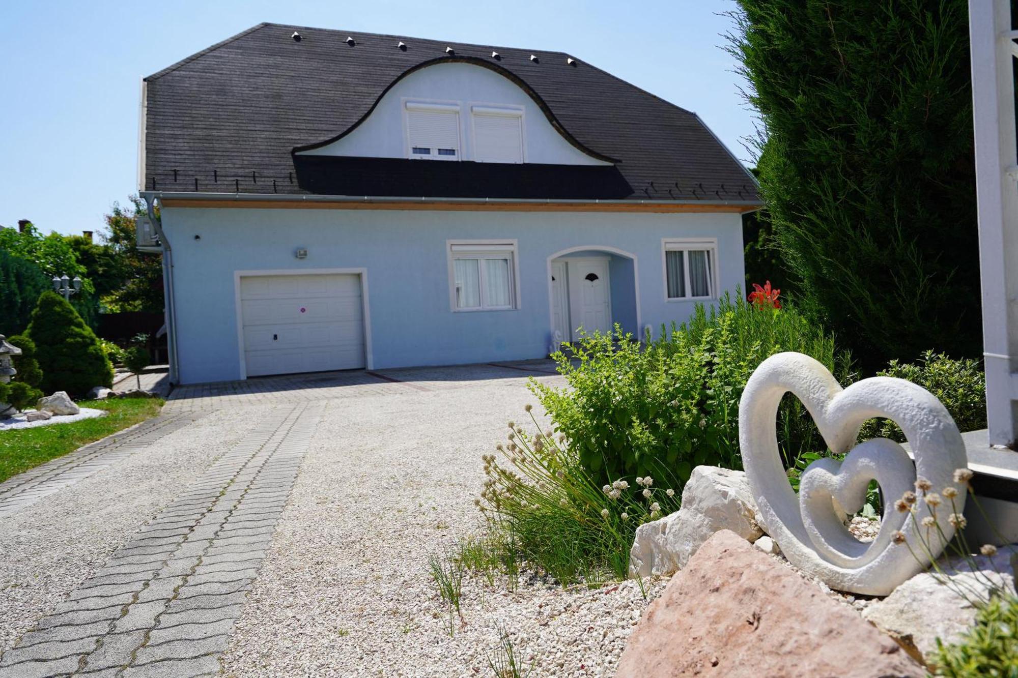 Apartman Brigitte Buekfuerdo Luaran gambar